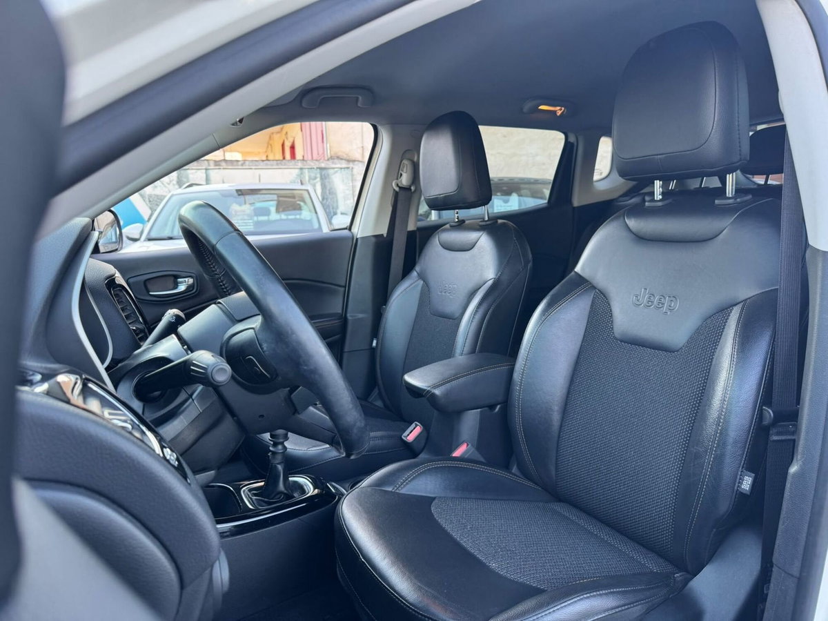Jeep Compass 1.6 Multijet II 2WD Limited (6)