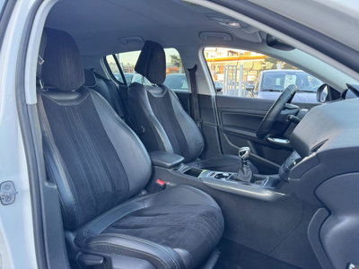 Peugeot 308 BlueHDi 120 S&S Allure (10)