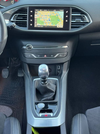 Peugeot 308 BlueHDi 120 S&S Allure (13)