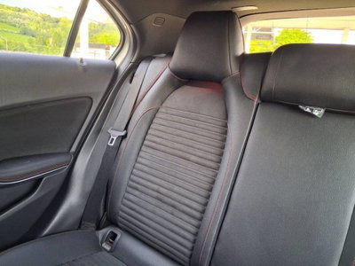 Mercedes-Benz Classe A 200 d Premium (13)