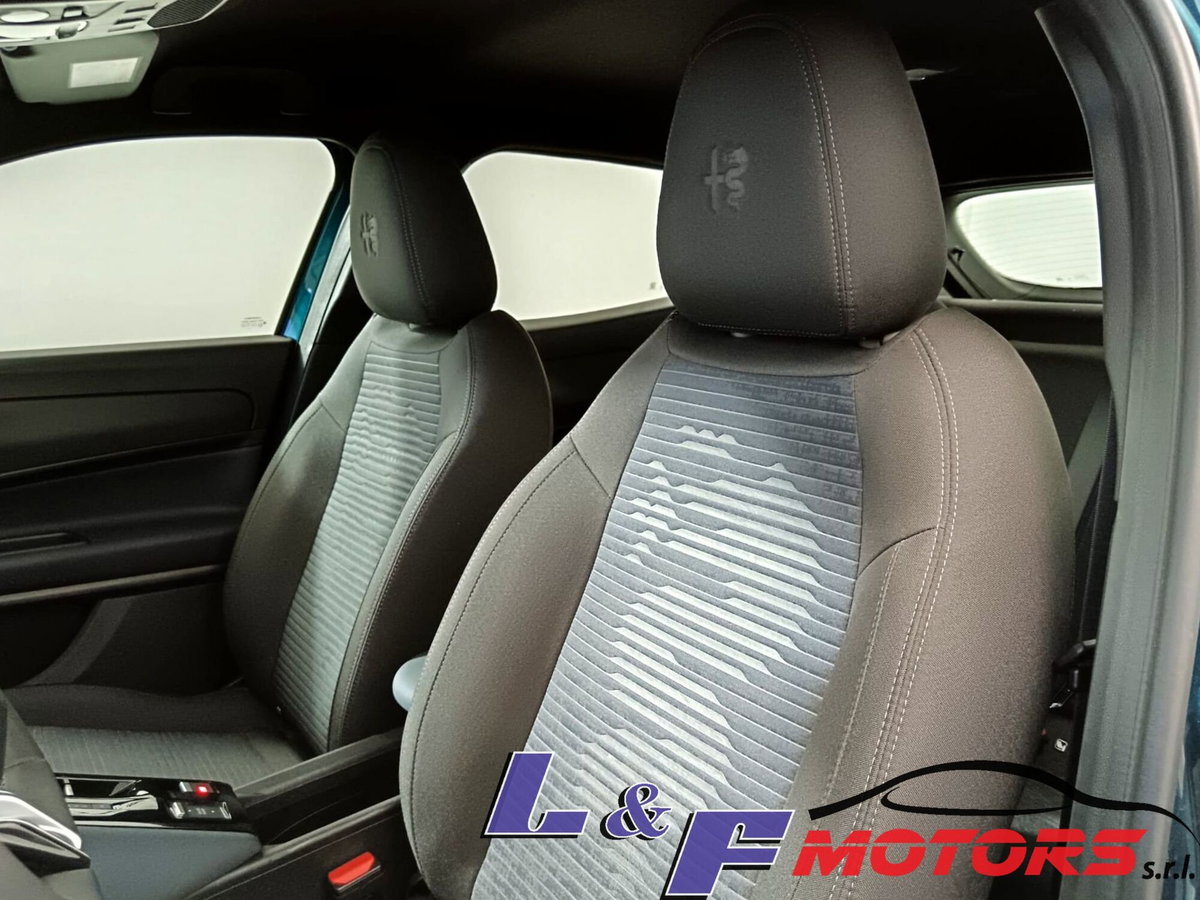 Alfa Romeo Junior 1.2 ibrida 145cv edct6 (18)