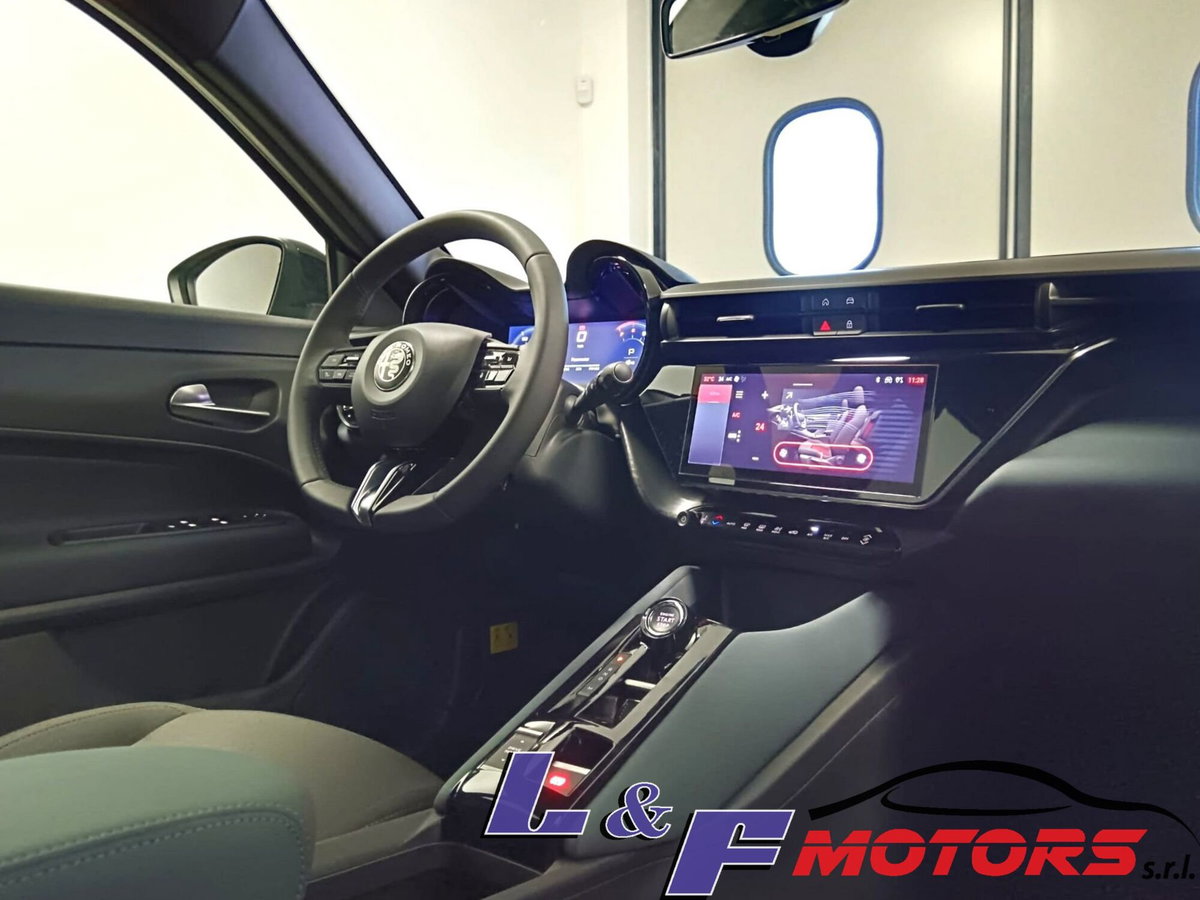 Alfa Romeo Junior 1.2 ibrida 145cv edct6 (8)
