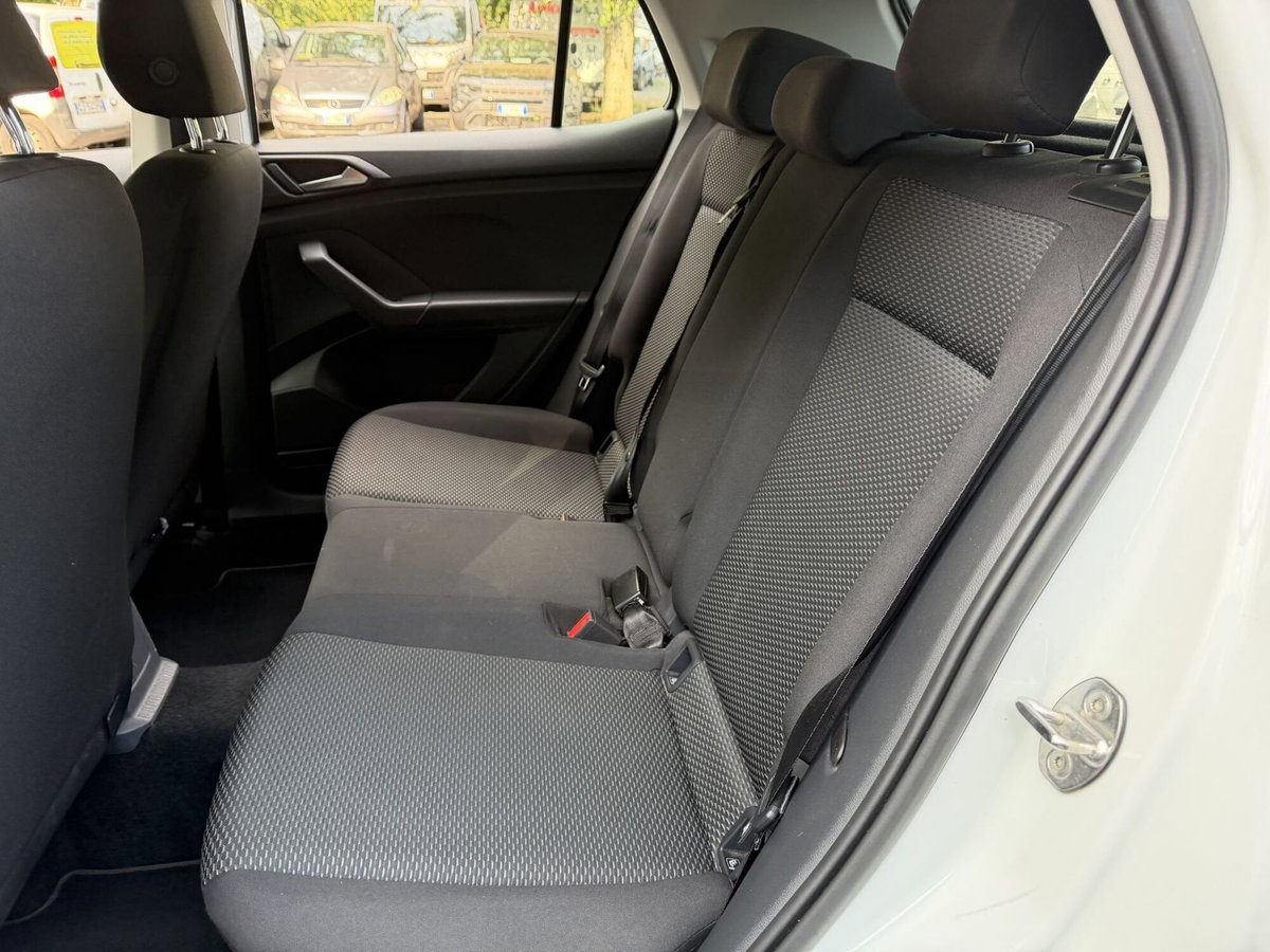Volkswagen T-Cross 1.0 TSI Urban BMT (11)