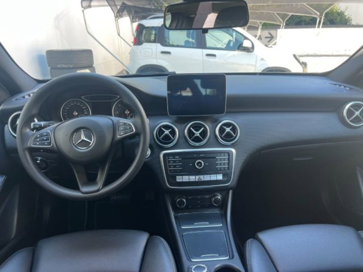 Mercedes-Benz Classe A 180 d Automatic Sport (13)