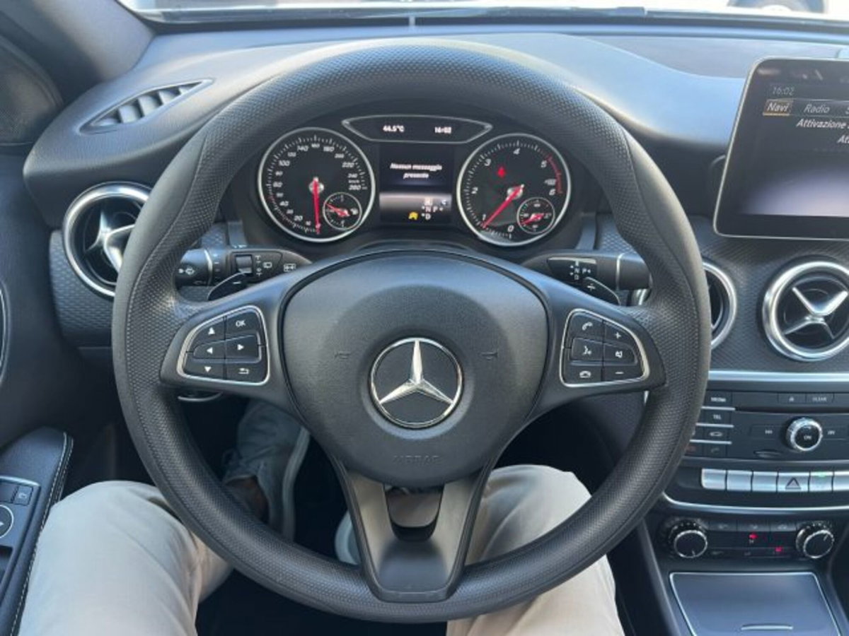 Mercedes-Benz Classe A 180 d Automatic Sport (17)