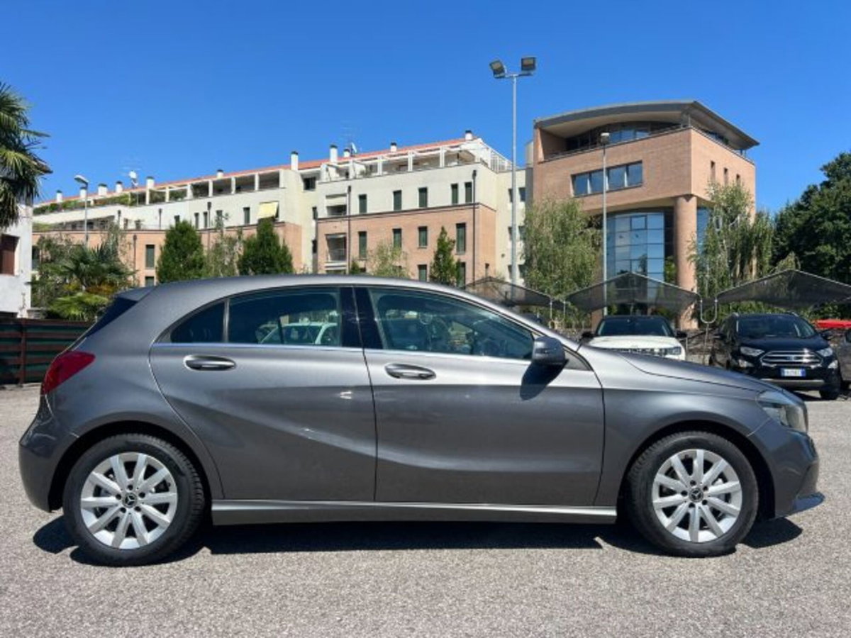 Mercedes-Benz Classe A 180 d Automatic Sport (4)