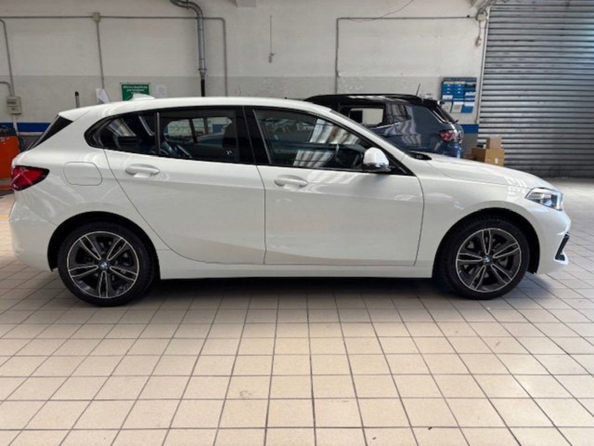 BMW Serie 1 116d 2.0 116CV cat 5 porte Attiva DPF (7)