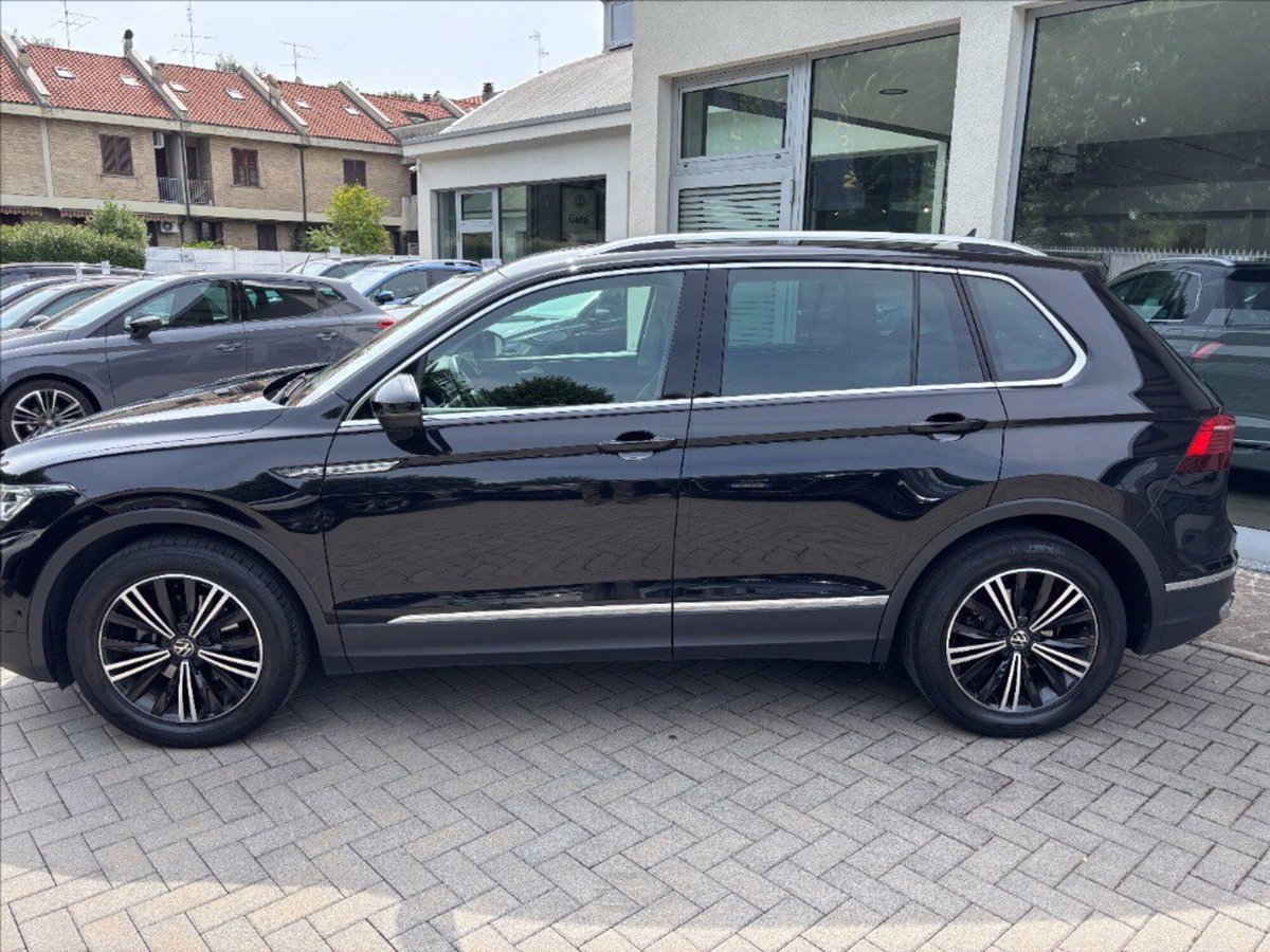 Volkswagen Tiguan 1.5 TSI 150 CV DSG ACT R-Line (6)
