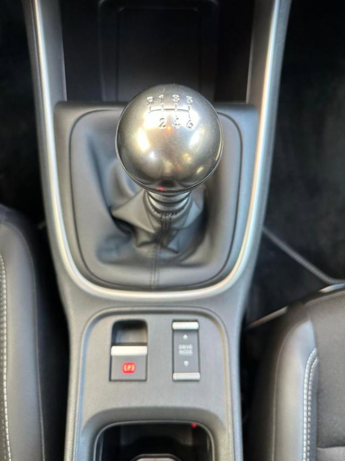Jeep Avenger 1.2 turbo Altitude fwd 100cv (15)