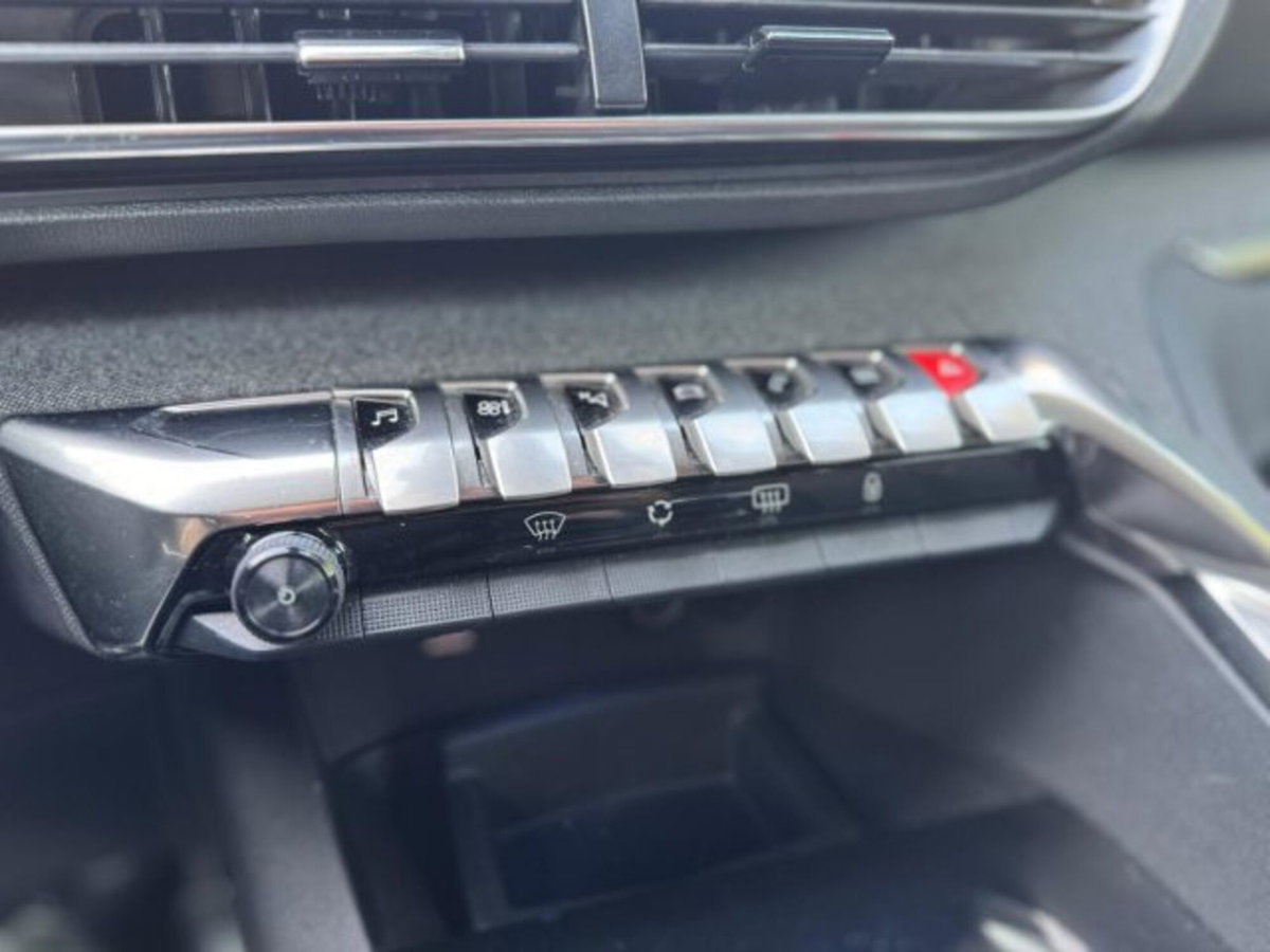 Peugeot 3008 BlueHDi 130 S&S Allure (18)