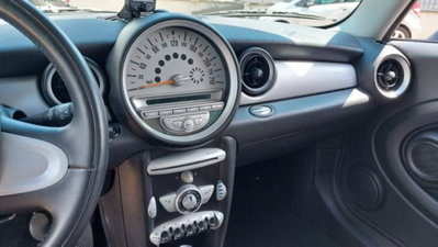 MINI Mini 1.6 16V Cooper D (10)