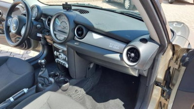 MINI Mini 1.6 16V Cooper D (12)