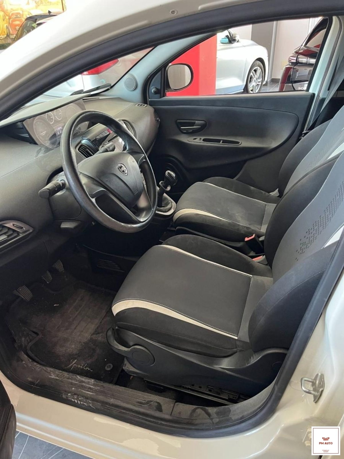 Lancia Ypsilon 1.2 69 CV 5 porte Opening Edition (4)