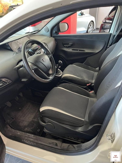 Lancia Ypsilon 1.2 69 CV 5 porte Opening Edition (4)
