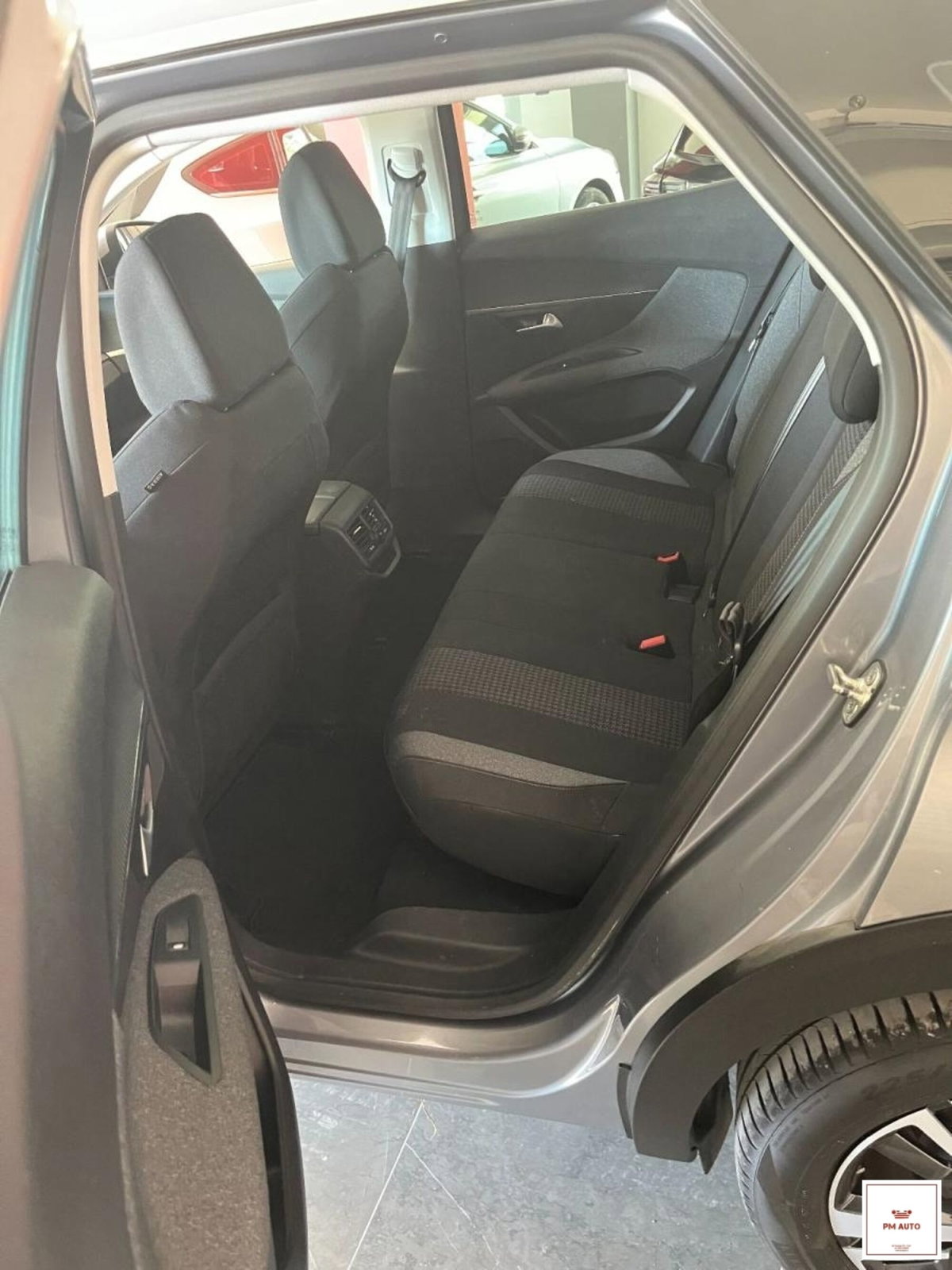 Peugeot 3008 BlueHDi 130 S&S EAT8 Active Business (4)