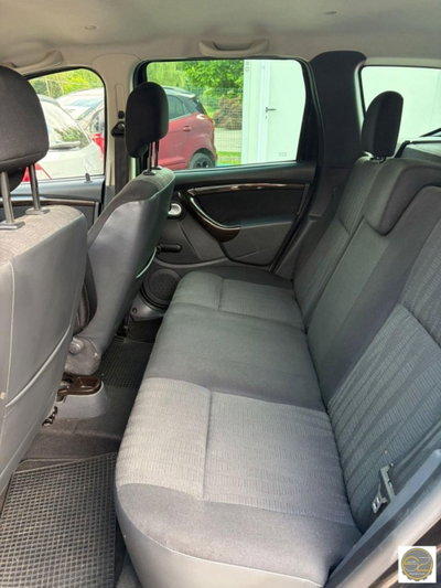 Dacia Duster 1.5 dCi 110CV Start&Stop 4x4 Ambiance (4)