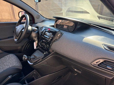 Lancia Ypsilon 1.0 FireFly 5 porte S&S Hybrid Ecochic Silver (2)