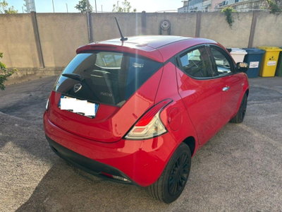 Lancia Ypsilon 1.0 FireFly 5 porte S&S Hybrid Ecochic Silver (3)