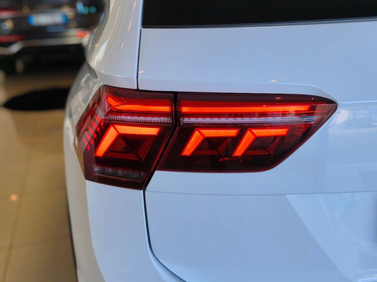 Volkswagen Tiguan 2.0 tdi R-Line 150cv dsg (11)