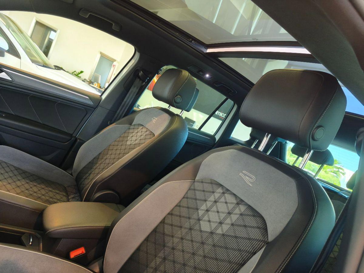 Volkswagen Tiguan 2.0 tdi R-Line 150cv dsg (16)
