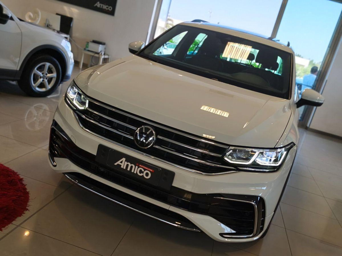 Volkswagen Tiguan 2.0 tdi R-Line 150cv dsg (3)