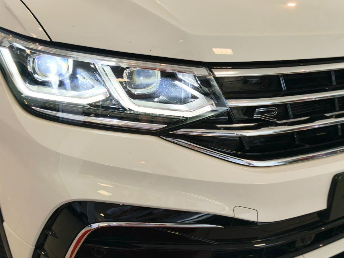 Volkswagen Tiguan 2.0 tdi R-Line 150cv dsg (5)