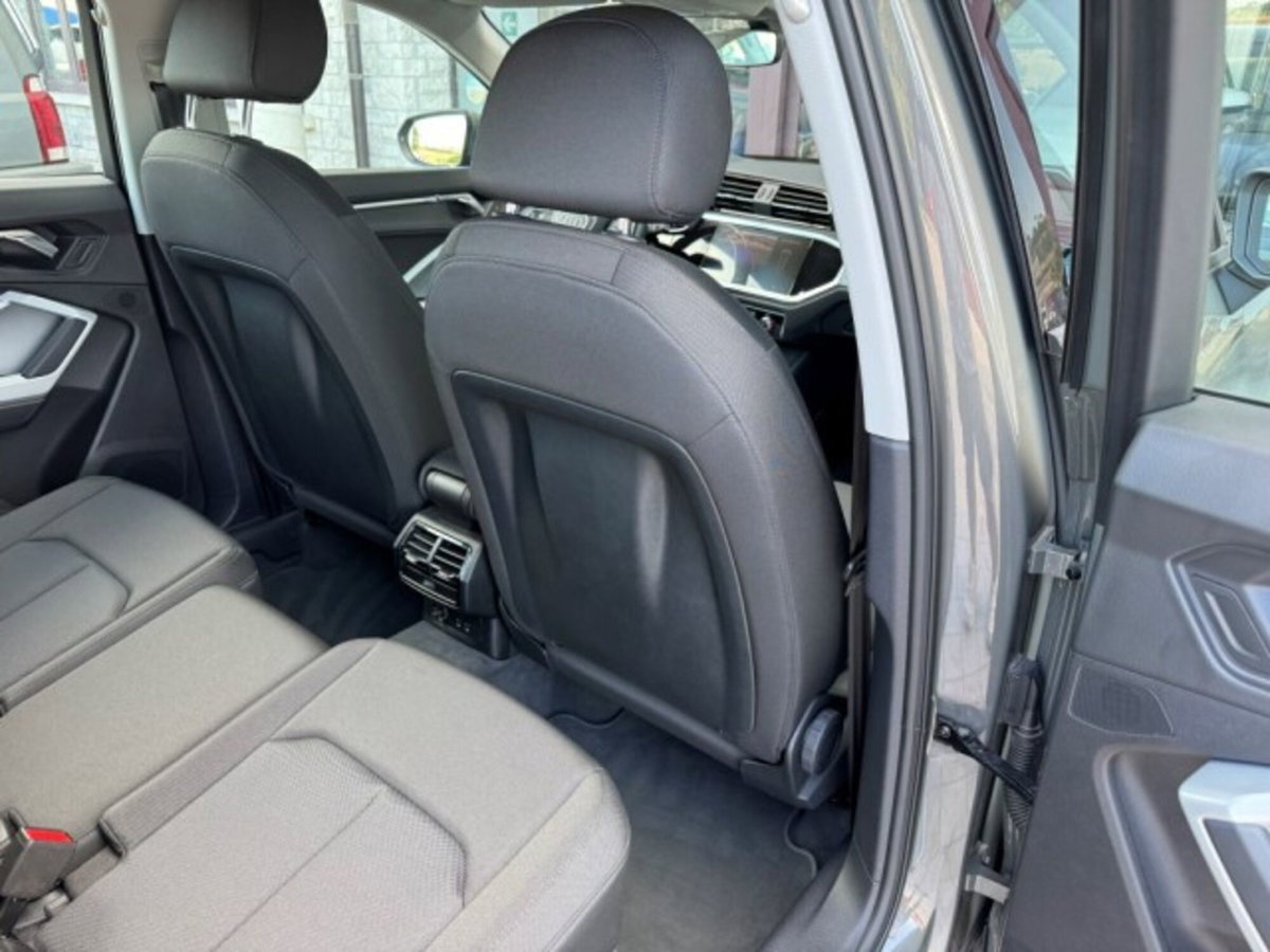 Audi Q3 35 2.0 tdi Business Advanced s-tronic (18)