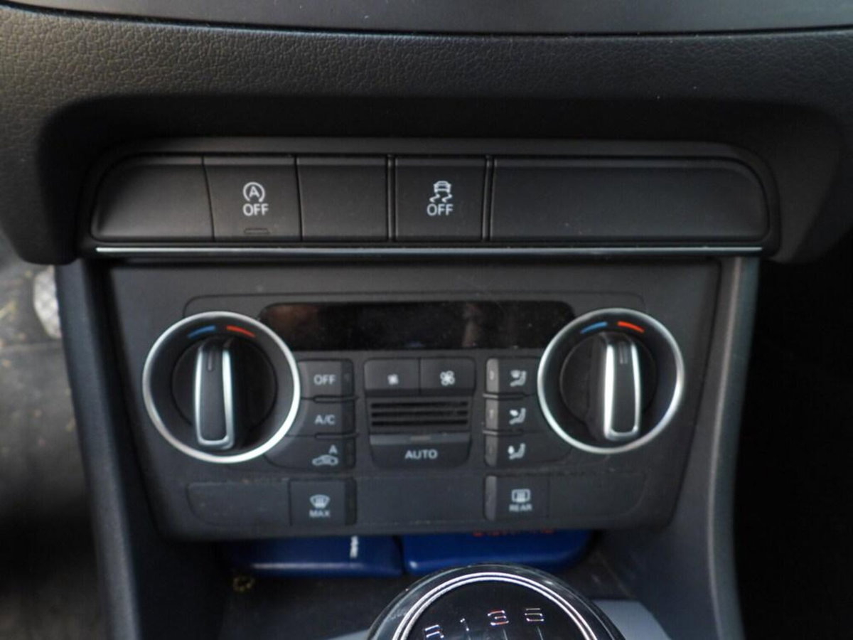 Audi Q3 2.0 TDI 120 CV Business (10)