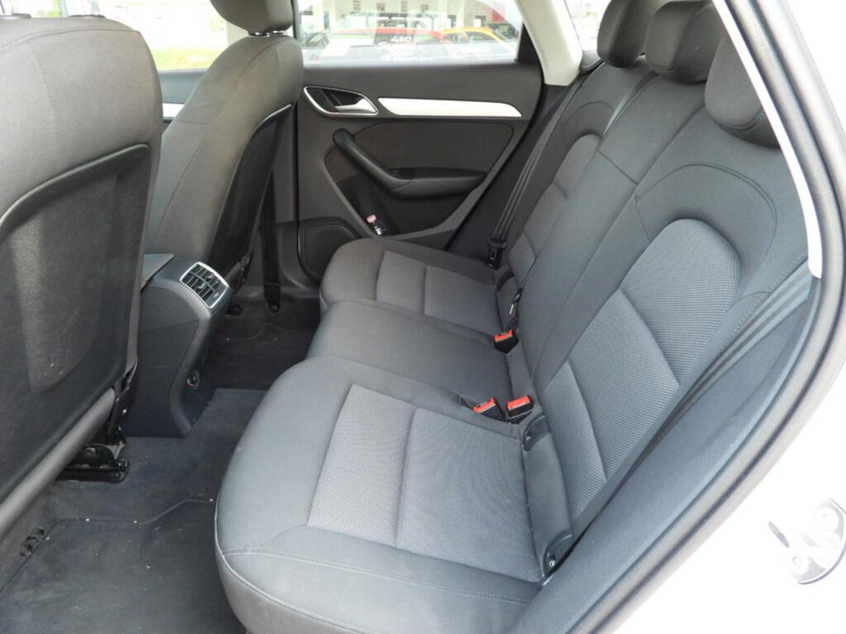 Audi Q3 2.0 TDI 120 CV Business (12)