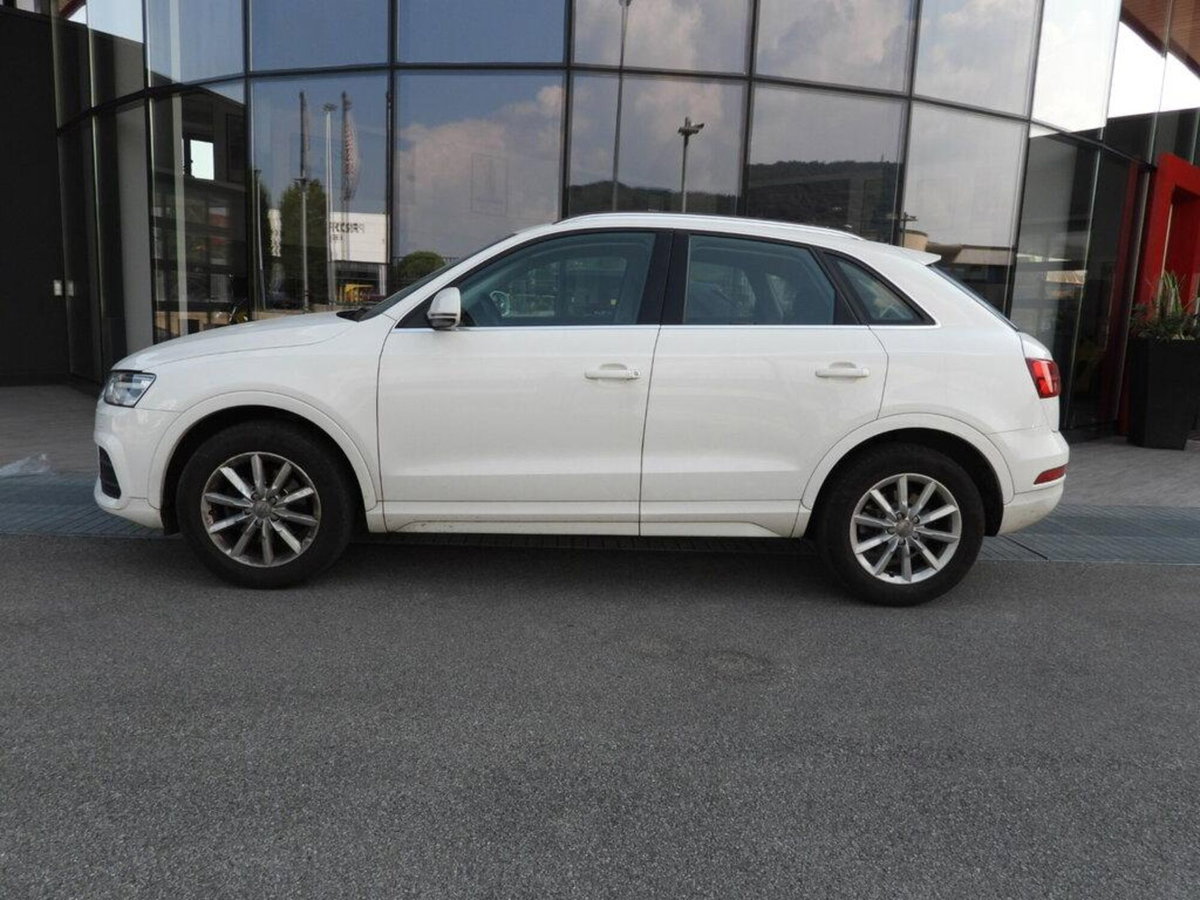Audi Q3 2.0 TDI 120 CV Business (2)