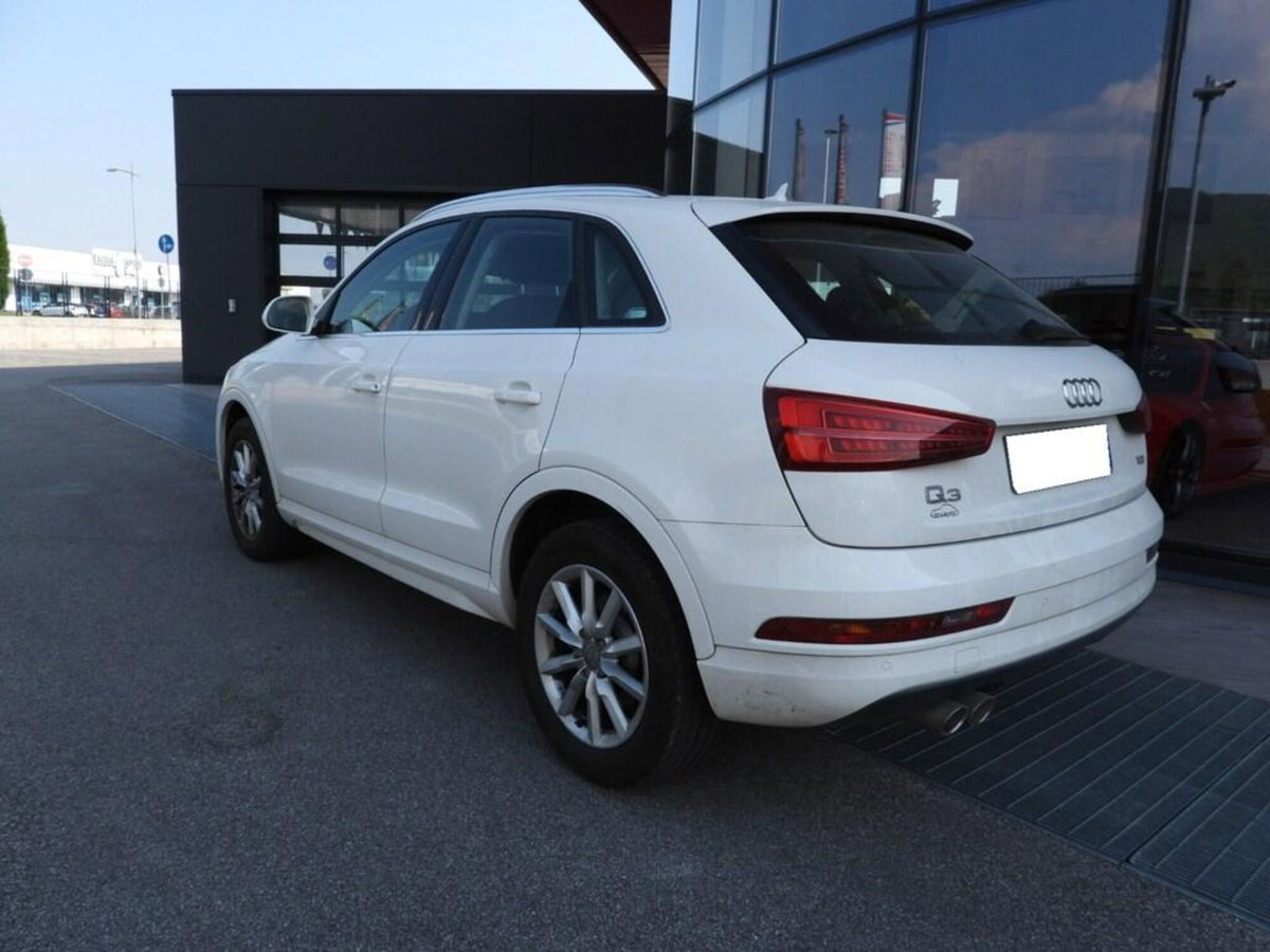 Audi Q3 2.0 TDI 120 CV Business (3)