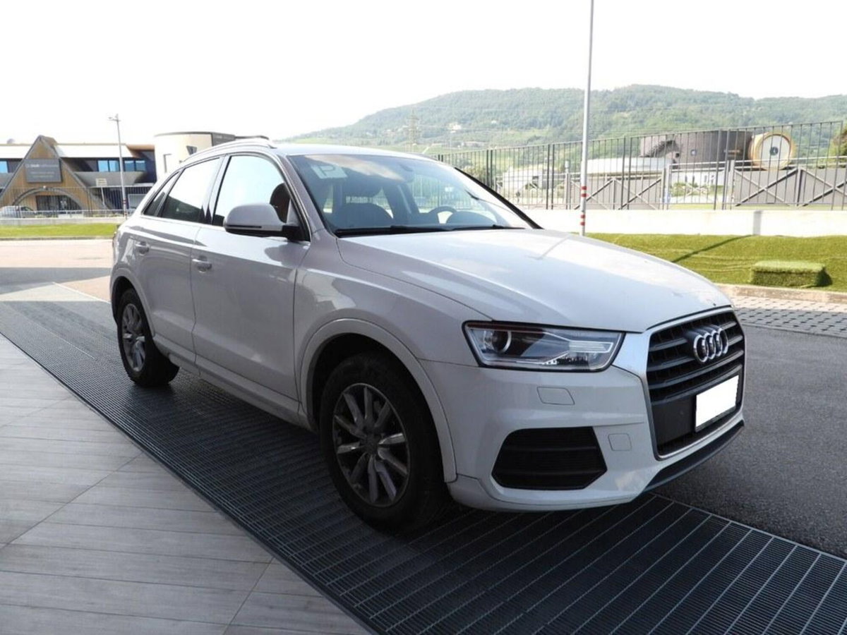 Audi Q3 2.0 TDI 120 CV Business (6)