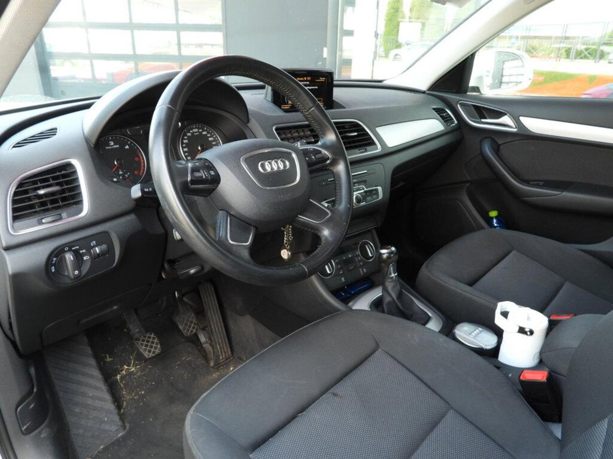 Audi Q3 2.0 TDI 120 CV Business (7)
