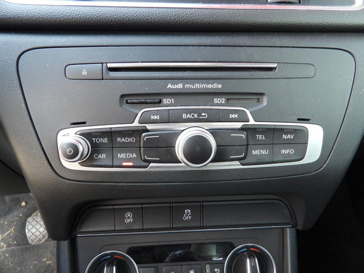 Audi Q3 2.0 TDI 120 CV Business (9)