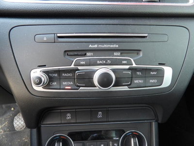 Audi Q3 2.0 TDI 120 CV Business (9)