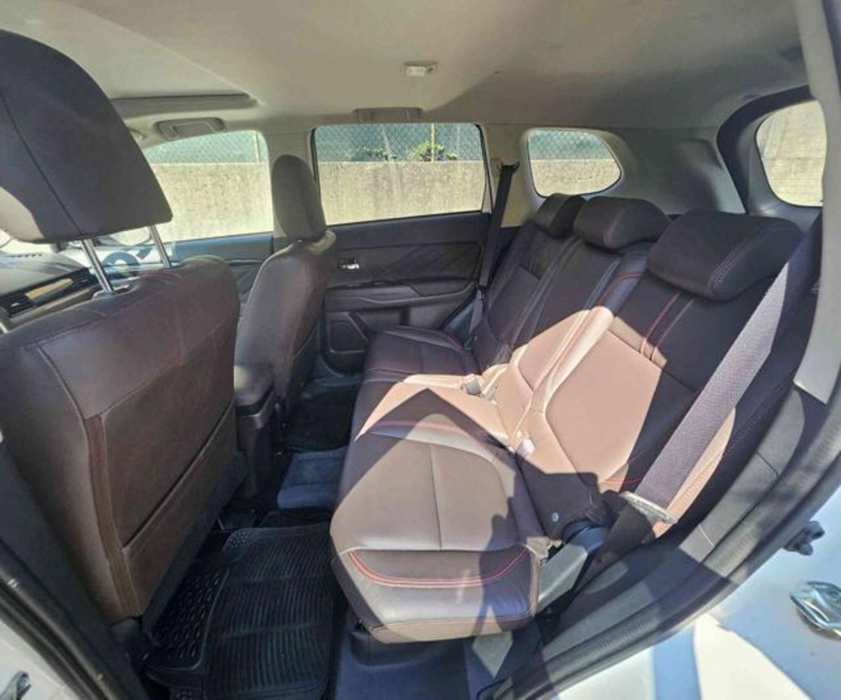 Mitsubishi Outlander 2.0 MIVEC 4WD PHEV Instyle (10)