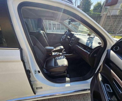 Mitsubishi Outlander 2.0 MIVEC 4WD PHEV Instyle (12)