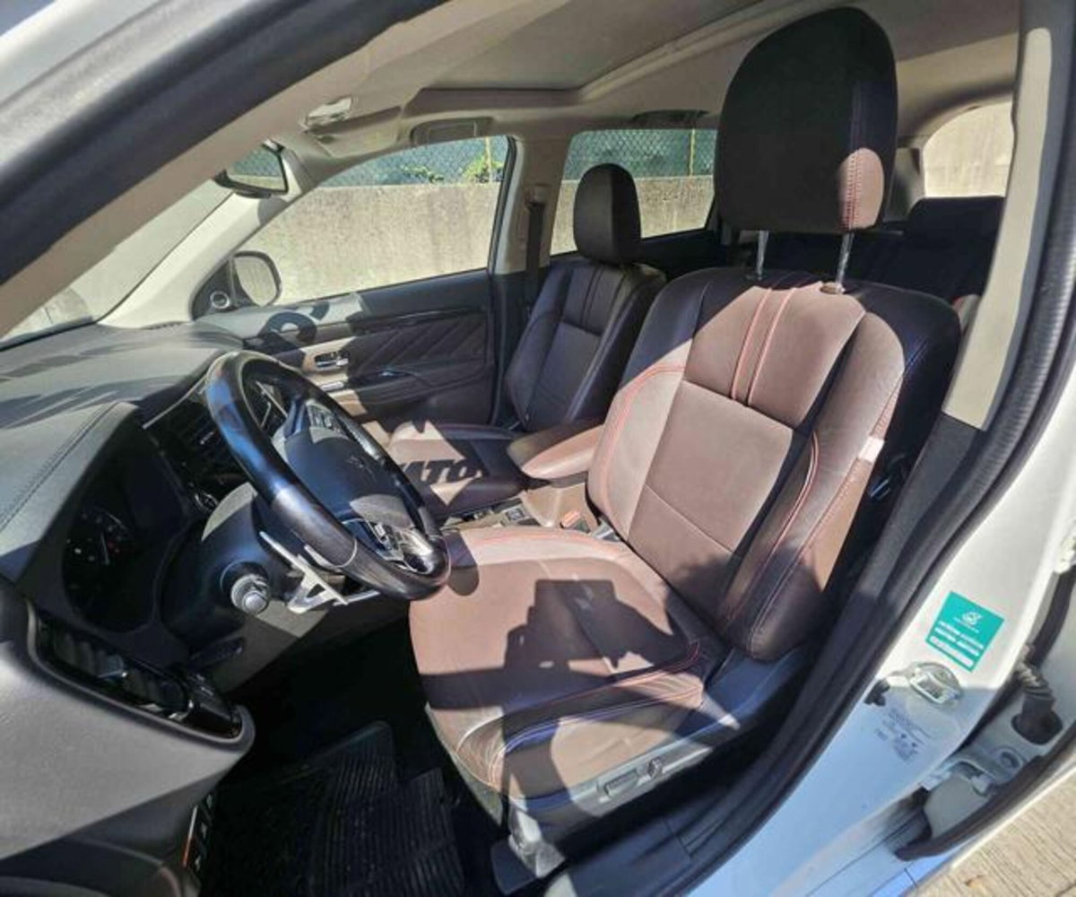 Mitsubishi Outlander 2.0 MIVEC 4WD PHEV Instyle (13)
