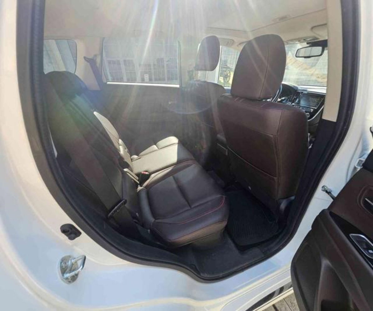 Mitsubishi Outlander 2.0 MIVEC 4WD PHEV Instyle (15)