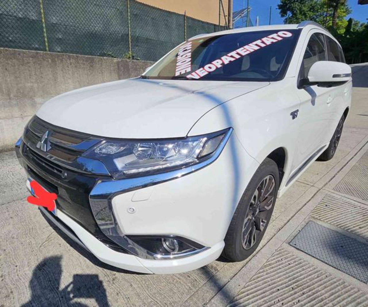 Mitsubishi Outlander 2.0 MIVEC 4WD PHEV Instyle (3)