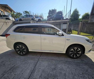Mitsubishi Outlander 2.0 MIVEC 4WD PHEV Instyle (4)