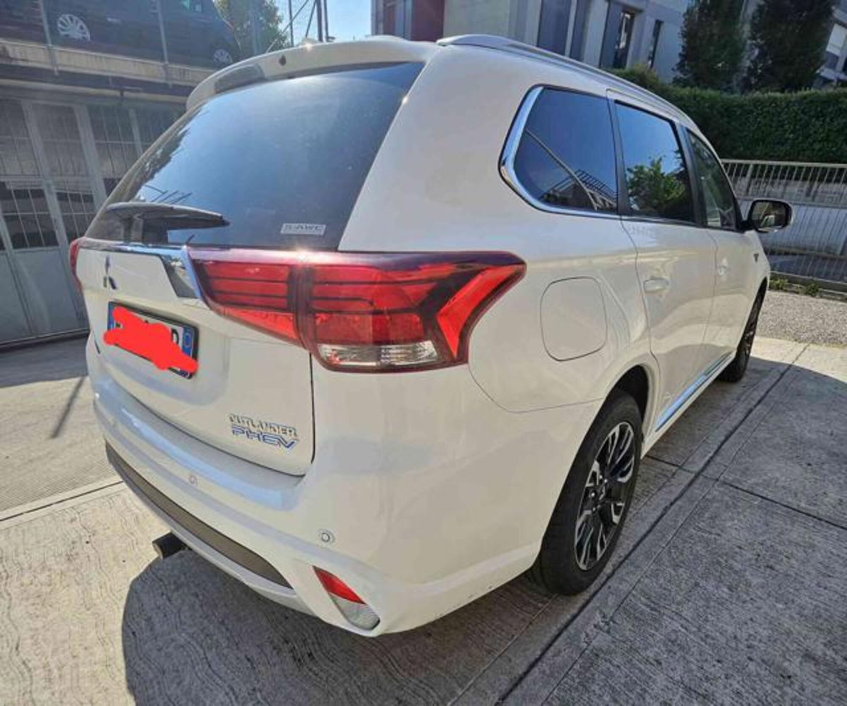 Mitsubishi Outlander 2.0 MIVEC 4WD PHEV Instyle (5)