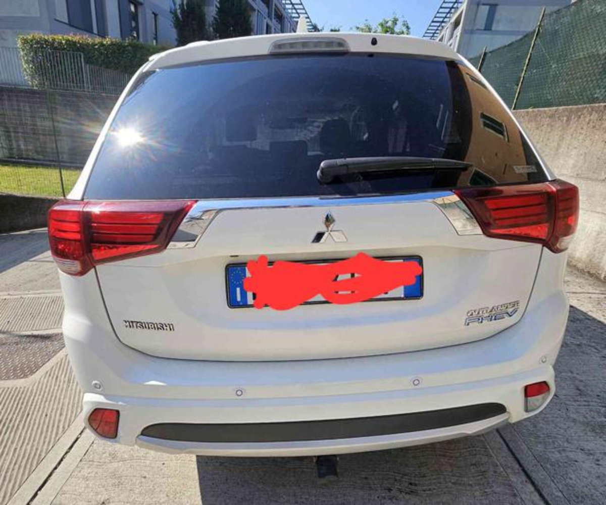 Mitsubishi Outlander 2.0 MIVEC 4WD PHEV Instyle (6)