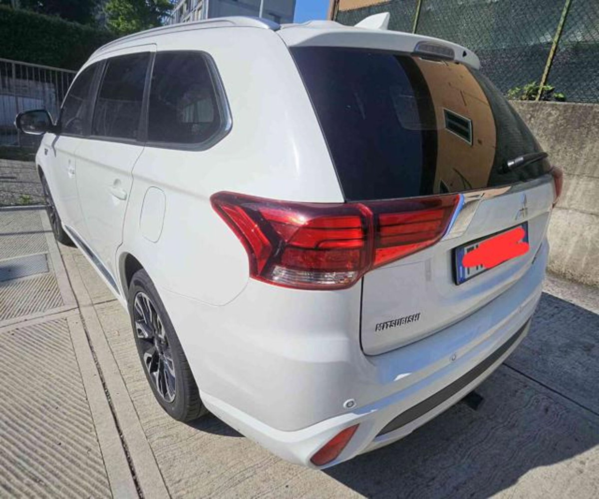 Mitsubishi Outlander 2.0 MIVEC 4WD PHEV Instyle (7)