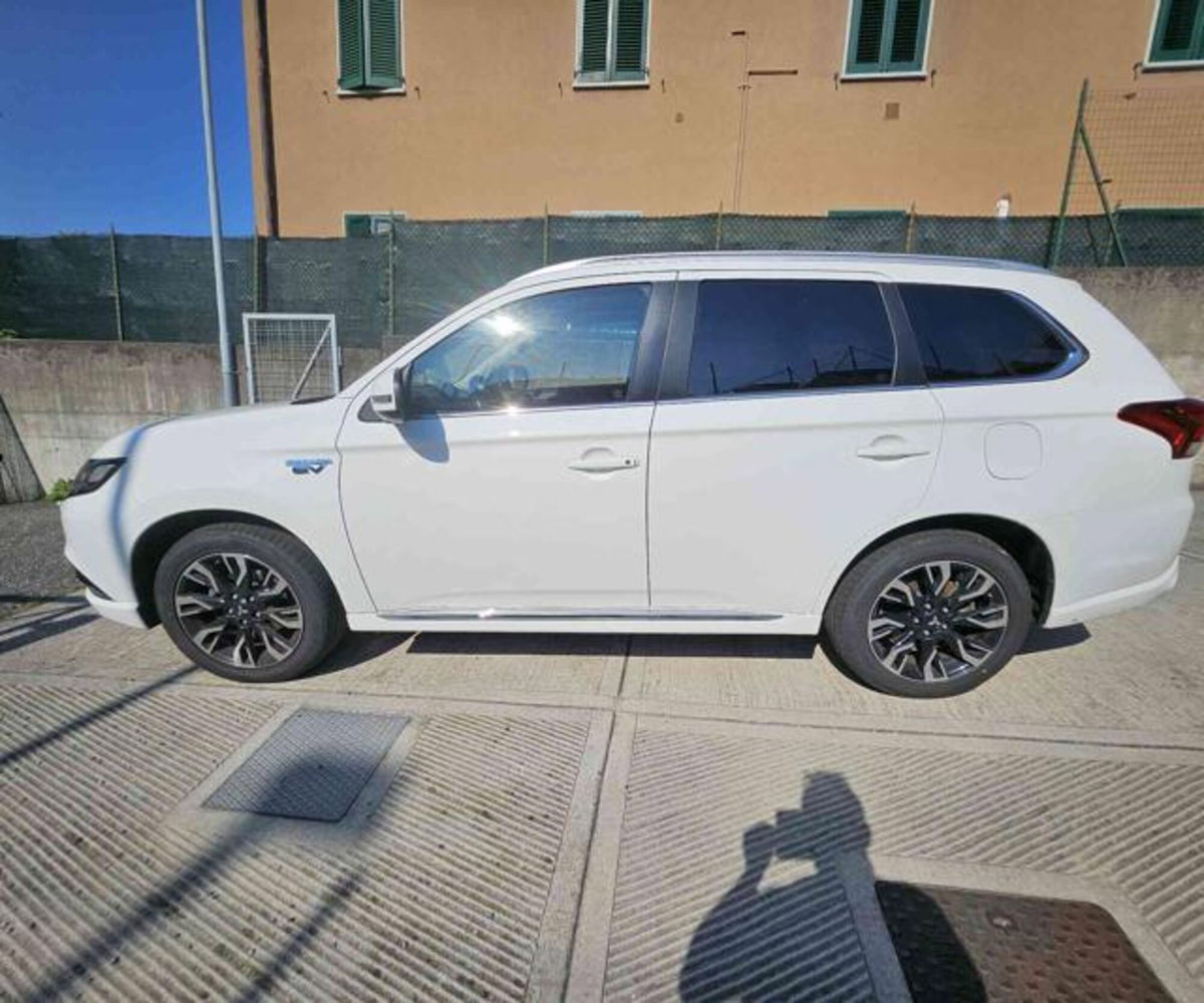 Mitsubishi Outlander 2.0 MIVEC 4WD PHEV Instyle (8)