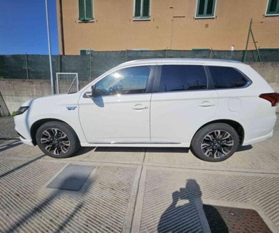 Mitsubishi Outlander 2.0 MIVEC 4WD PHEV Instyle (8)