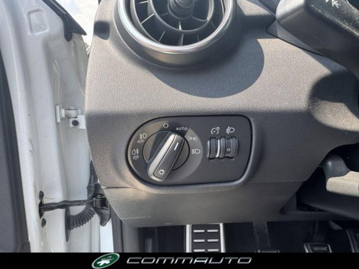 Audi A1 Sportback 1.0 82CV TFSI Design (13)