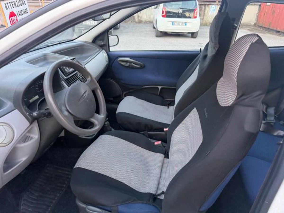 Fiat Punto 1.2i cat 3 porte ELX (11)
