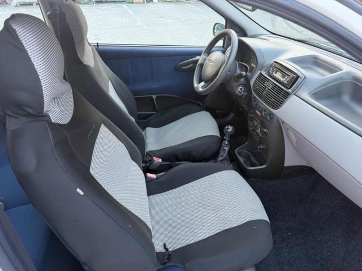 Fiat Punto 1.2i cat 3 porte ELX (18)
