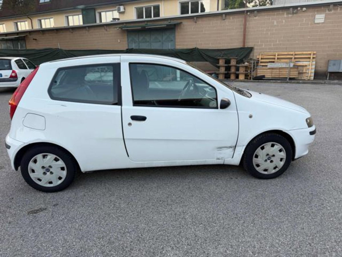 Fiat Punto 1.2i cat 3 porte ELX (19)